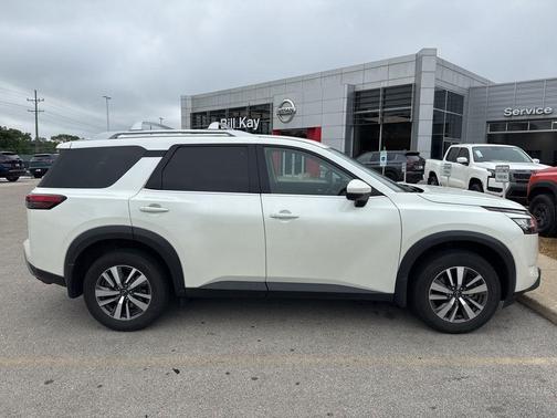 Pearl White Tricoat 2024 Nissan Pathfinder SL 4WD