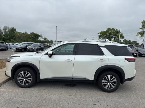 Pearl White Tricoat 2024 Nissan Pathfinder SL 4WD
