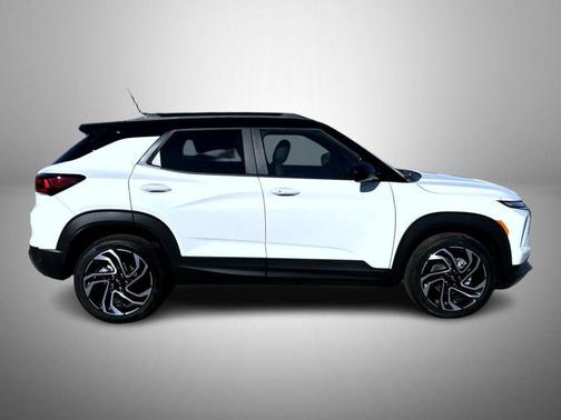 Summit White 2023 Chevrolet Trailblazer LT
