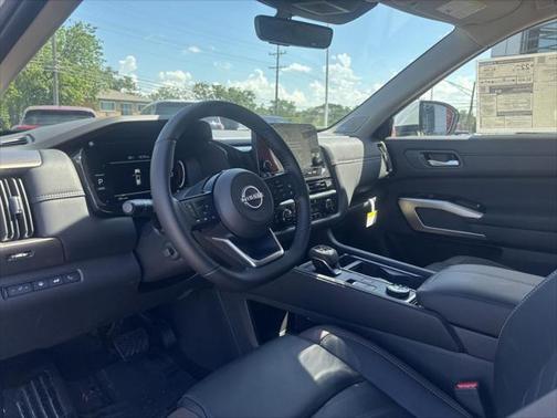 2025 Nissan Pathfinder Platinum 4WD