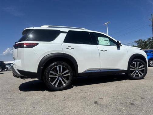 2025 Nissan Pathfinder Platinum 4WD