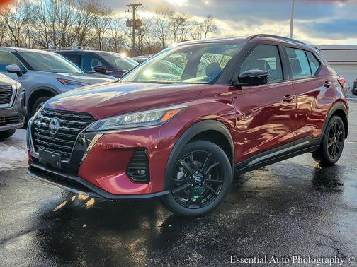 2023 Nissan Kicks SR