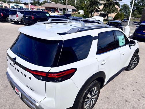 2025 Nissan Pathfinder SL 4WD
