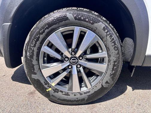2025 Nissan Pathfinder SL 4WD