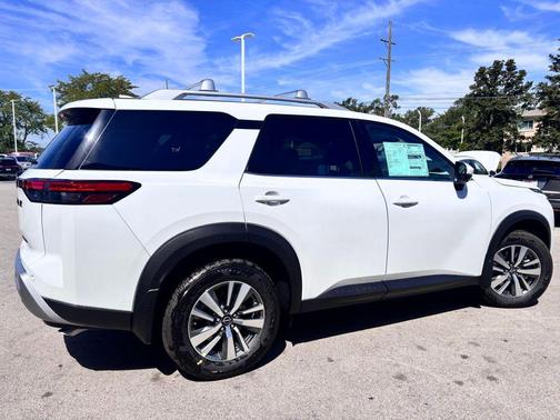 2025 Nissan Pathfinder SL 4WD