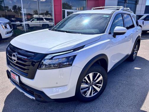 2025 Nissan Pathfinder SL 4WD