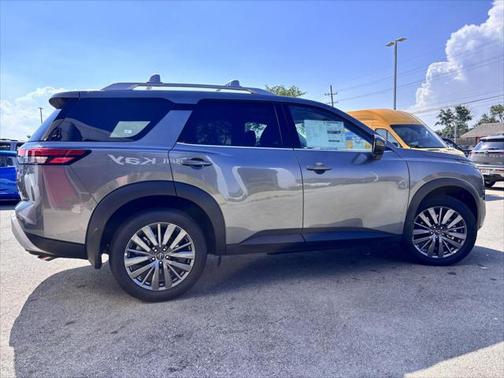 2025 Nissan Pathfinder SL 4WD