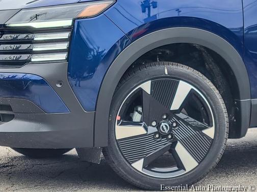 Deep Blue Pearl 2026 Nissan Kicks SR