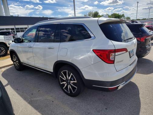 Platinum White Pearl 2021 Honda Pilot Touring 8-Passenger