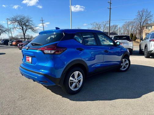 2025 Nissan Kicks S
