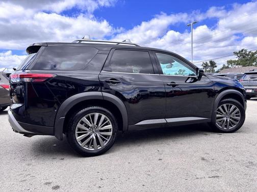 2022 Nissan Pathfinder SL 4WD