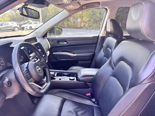 2022 Nissan Pathfinder SL 4WD