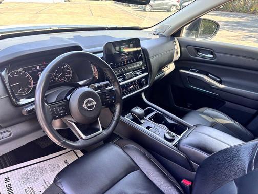 2022 Nissan Pathfinder SL 4WD