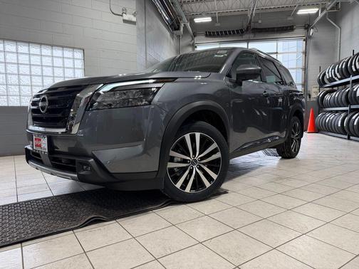 2025 Nissan Pathfinder Platinum 4WD