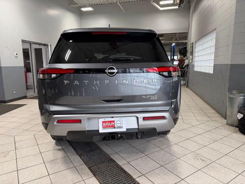 2025 Nissan Pathfinder Platinum 4WD