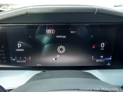 Everest White Pearl Tricoat/Super Black 2026 Nissan Murano Platinum