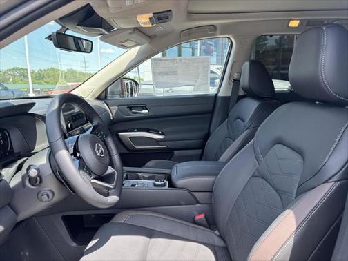 2025 Nissan Pathfinder Platinum 4WD