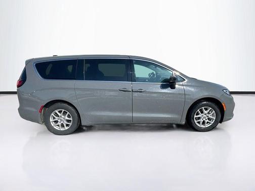 Ceramic Gray Clearcoat 2025 Chrysler Pacifica L