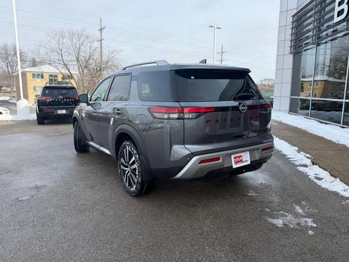 2025 Nissan Pathfinder Platinum 4WD