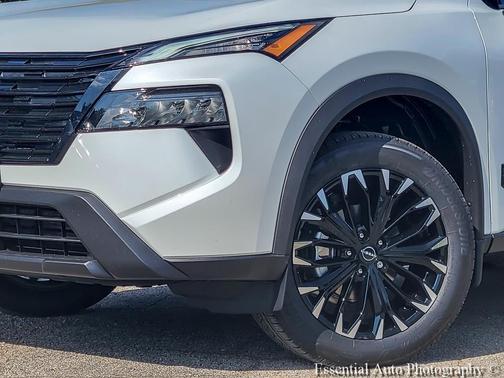 Everest White Pearl Tricoat 2026 Nissan Rogue Dark Armor
