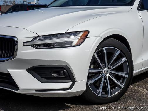 2021 Volvo S60 T5 Momentum