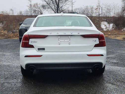 2021 Volvo S60 T5 Momentum