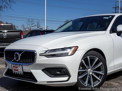 2021 Volvo S60 T5 Momentum