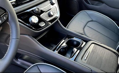 Diamond Black Crystal Pearlcoat 2026 Chrysler Pacifica Limited