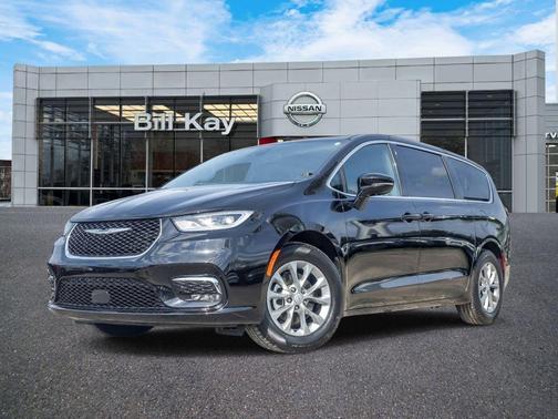 Diamond Black Crystal Pearlcoat 2026 Chrysler Pacifica Limited