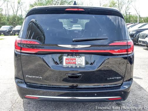 Diamond Black Crystal Pearlcoat 2026 Chrysler Pacifica Limited