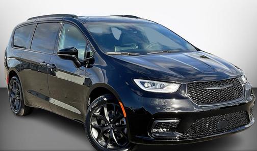 Diamond Black Crystal Pearlcoat 2026 Chrysler Pacifica Limited