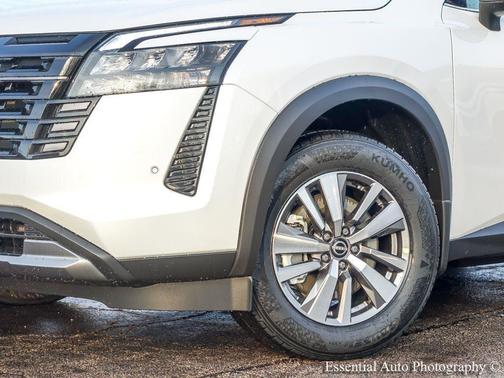 Everest White Pearl Tricoat 2026 Nissan Pathfinder SL