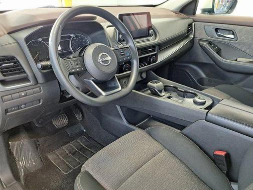 Pearl White Tricoat 2023 Nissan Rogue SV