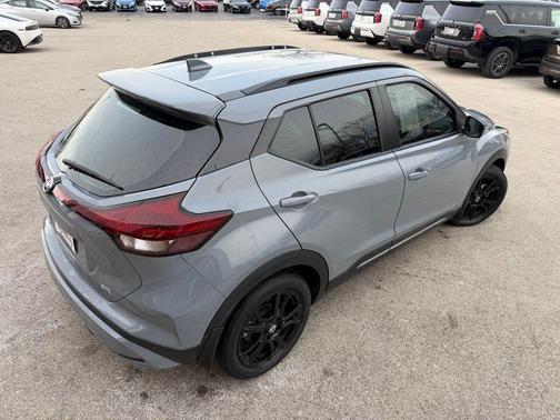 2021 Nissan Kicks SR