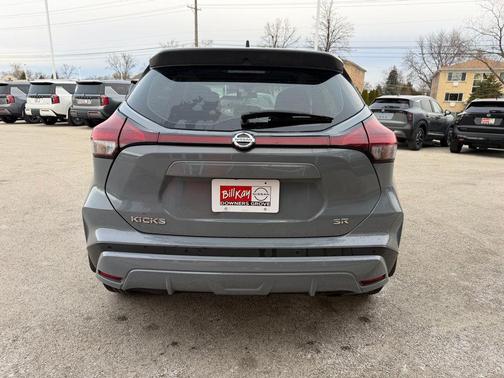 2021 Nissan Kicks SR