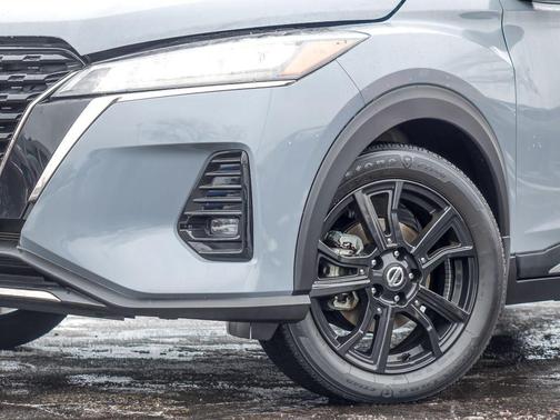 2021 Nissan Kicks SR
