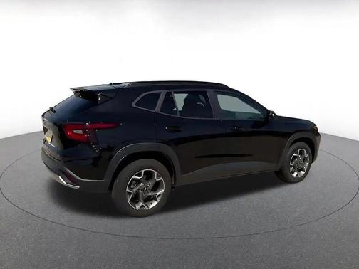 Mosaic Black Metallic 2025 Chevrolet Trax LT