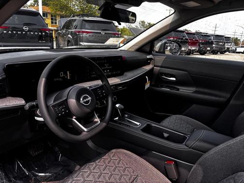 2025 Nissan Kicks SV