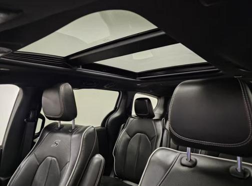 Bright White Clearcoat 2023 Chrysler Pacifica Hybrid Limited