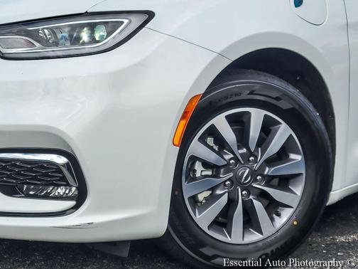 Bright White Clearcoat 2023 Chrysler Pacifica Hybrid Limited