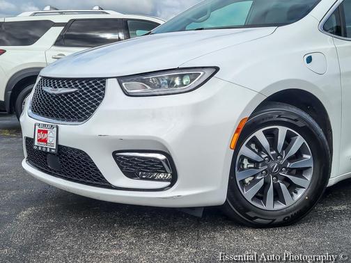 Bright White Clearcoat 2023 Chrysler Pacifica Hybrid Limited
