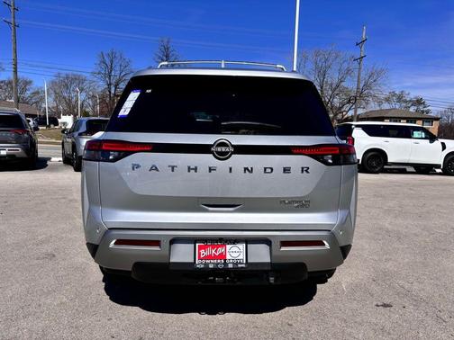 2025 Nissan Pathfinder Platinum 4WD