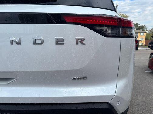 2025 Nissan Pathfinder SV 4WD
