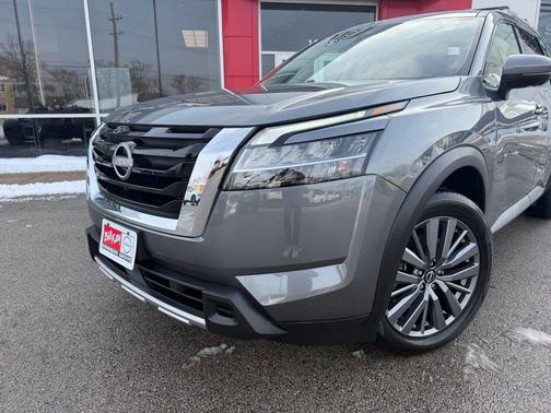 2024 Nissan Pathfinder SL FWD