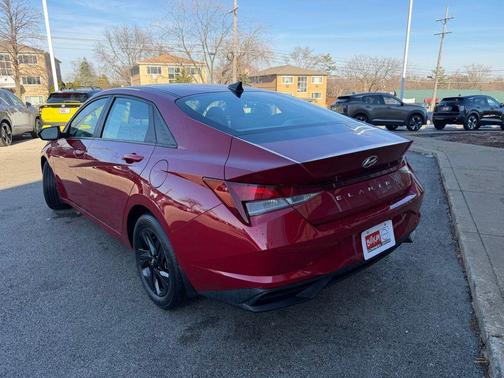 2023 Hyundai ELANTRA SEL