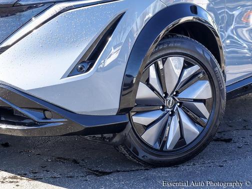 Boulder Gray Pearl/Black Diamond Pearl 2023 Nissan ARIYA VENTURE+