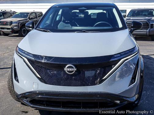 Boulder Gray Pearl/Black Diamond Pearl 2023 Nissan ARIYA VENTURE+