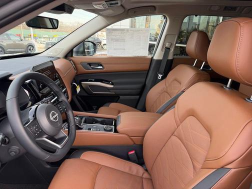 2025 Nissan Pathfinder Platinum 4WD