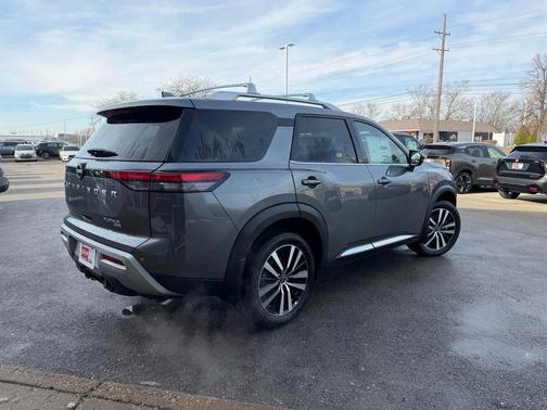 2025 Nissan Pathfinder Platinum 4WD