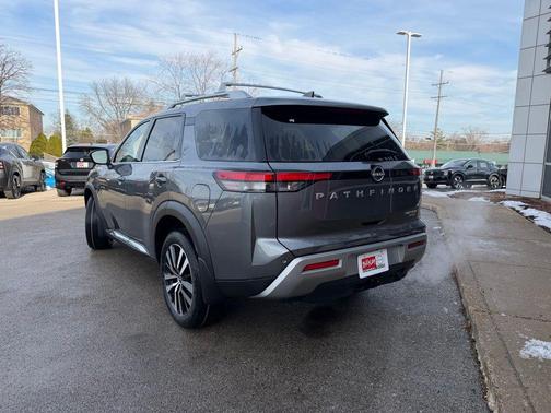 2025 Nissan Pathfinder Platinum 4WD